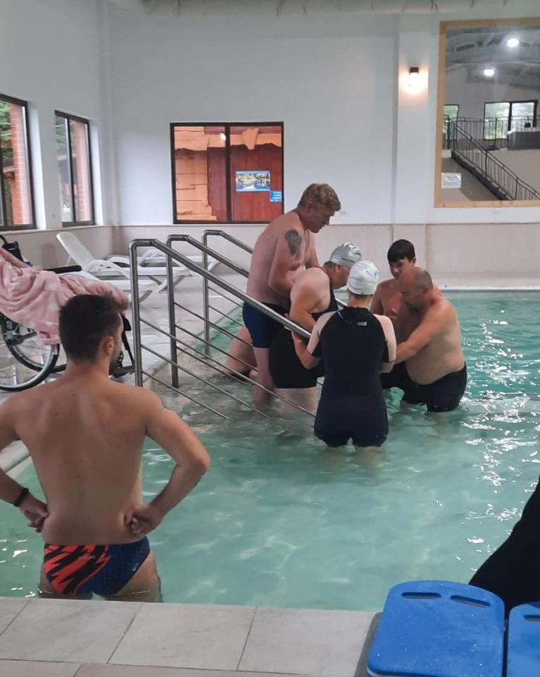 Reabilitare cu ajutorul înotului- Asociaţia Clubul Sportiv ÎNAINTE